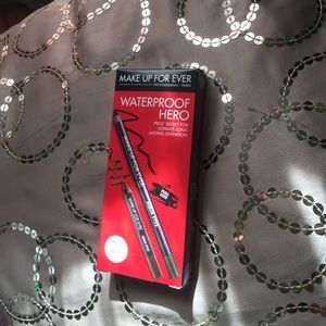 MUFE- Waterproof  Hero Aqua Eyes bundle set