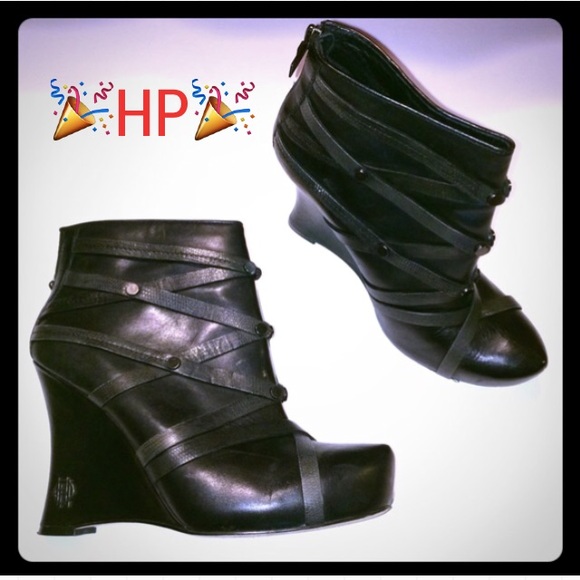 SALE AVA House of Harlow Strappy Wedges worn once
