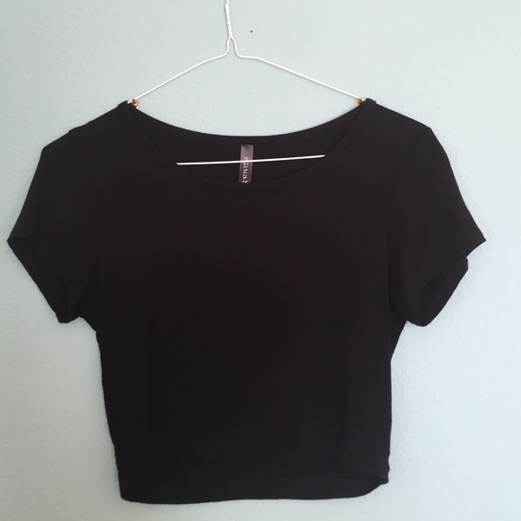 Tilly's black crop top