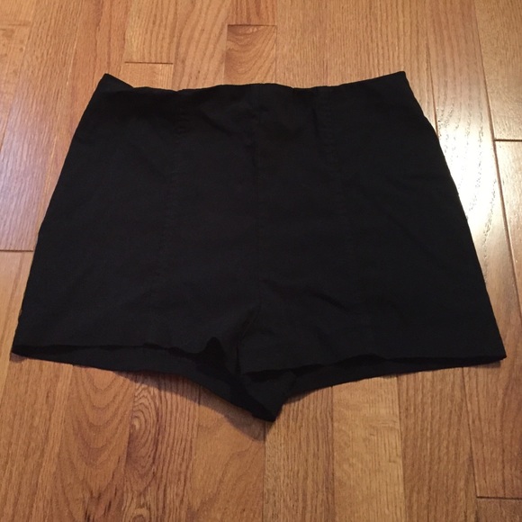 High waisted black super stretch short