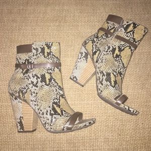 🆕Snake Skin Open-toed boots