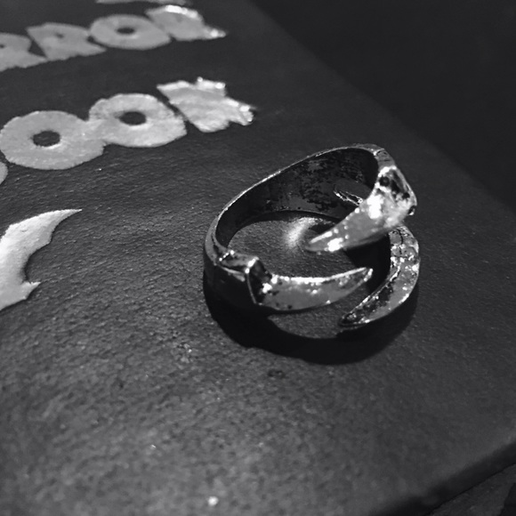 Dragon Claw Ring