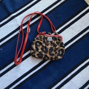 Leopard clutch