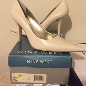 SOLD 9 West ivory color pumps style name Nwfreda