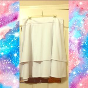 White plus size skirt 18/20. Gorgeous skirt.
