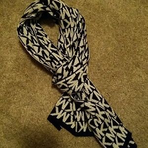 Michael Kors B&W Scarf