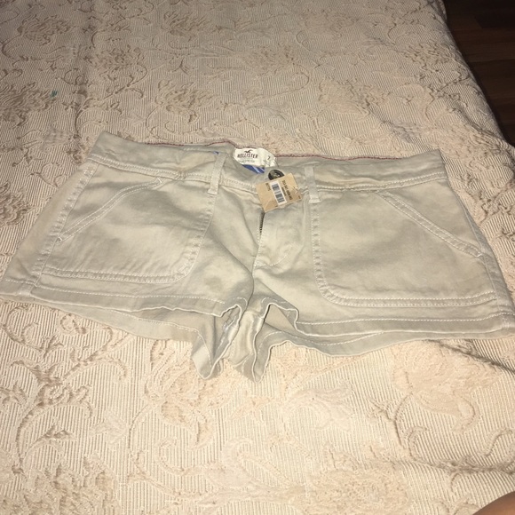 SOLD ❌❌🚫Hollister Khaki shorts