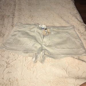SOLD ❌❌🚫Hollister Khaki shorts