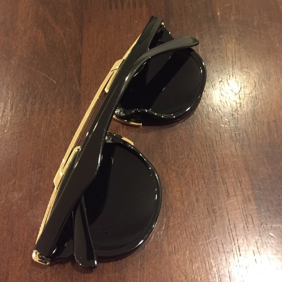 Sold🚫🚫🚫30% off bundles✨Blue trendy sunglasses - Picture 3 of 3