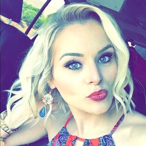 Meet your Posher, Holly