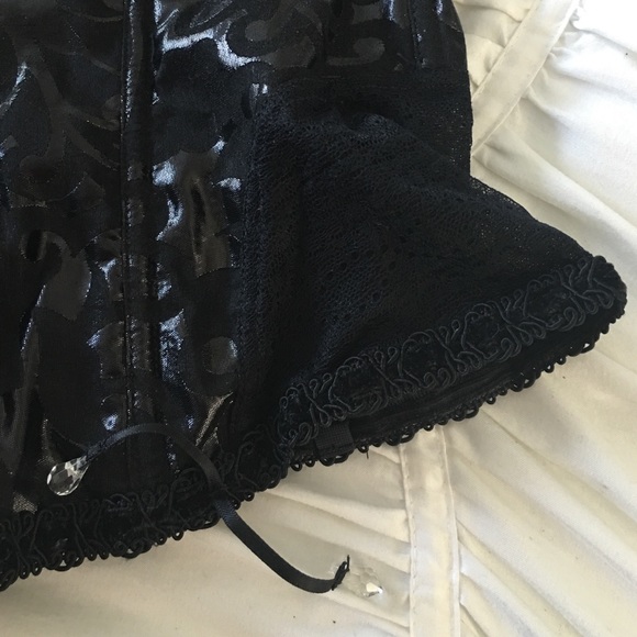 ✨ SOLD ✨ Victoria Secret black corset - Picture 2 of 4