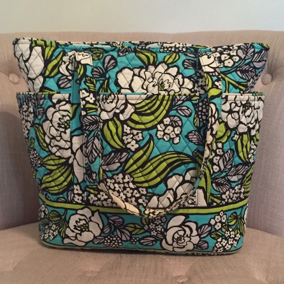 Vera Bradley Handbags - Vera Bradley Island Blooms Go Round Tote Bag