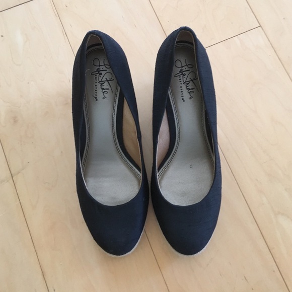 black wedges