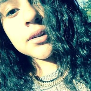 Meet your Posher, Cinthia