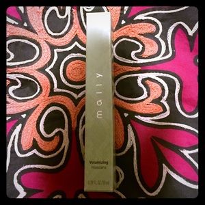 Mally black volumizimg mascara