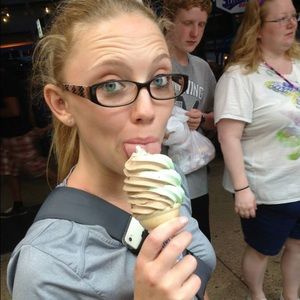 Meet your Posher, Samantha