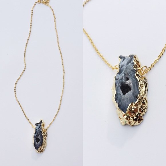 Jewelry - •SOLD OUT•✨Polished Druzy Stone Necklace