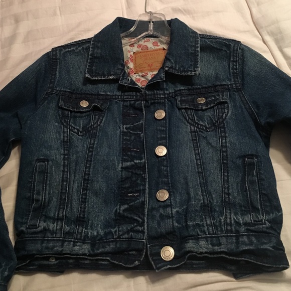 Cropped blue jean jacket long sleeve like new