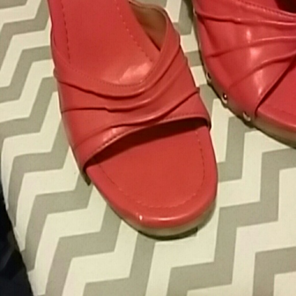 Shoes - Picture 2 of 4