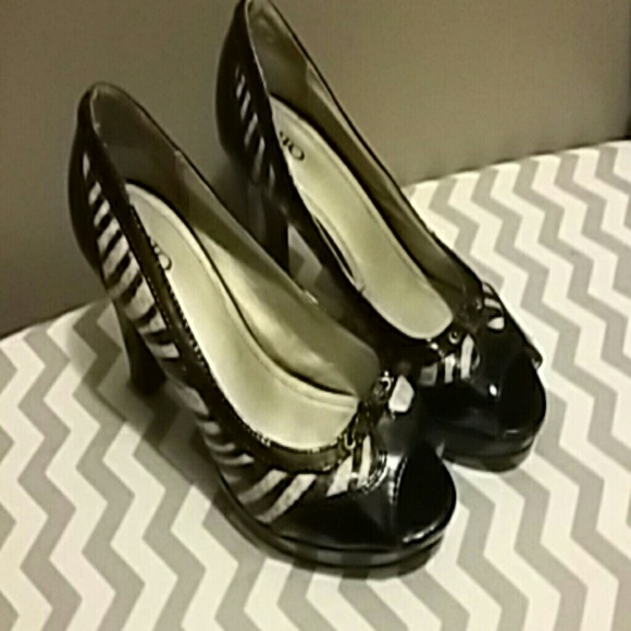 Shoes - Picture 3 of 4