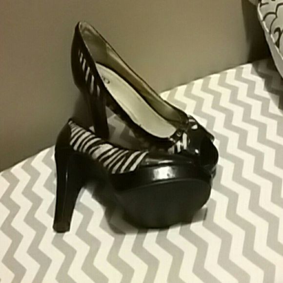 Shoes - Picture 4 of 4