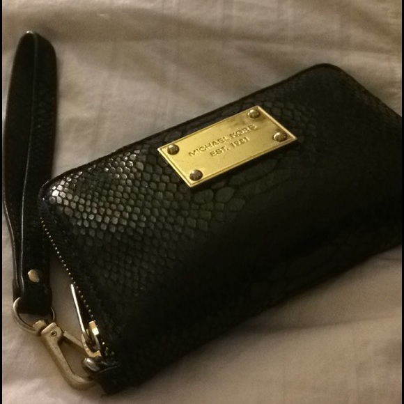 Michael Kors Handbags - Authentic MICHAEL KORS black wristlet