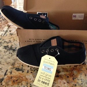 NWT Toms