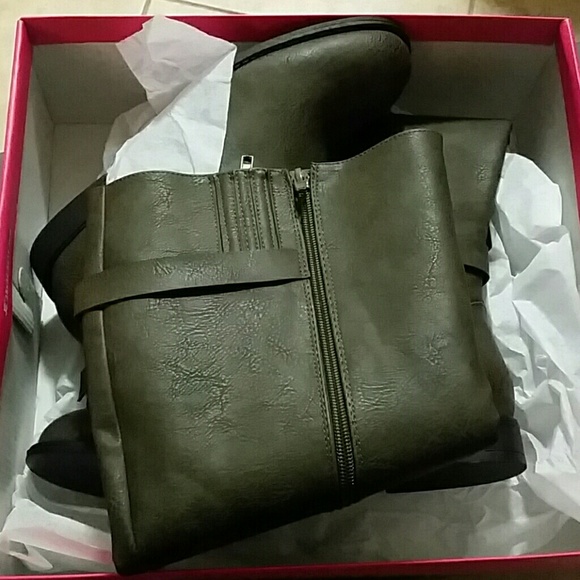 Knee high boots - Picture 2 of 3