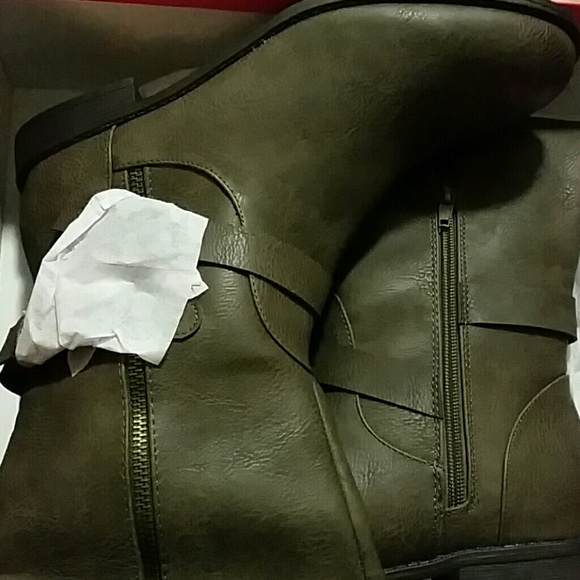 Knee high boots - Picture 3 of 3