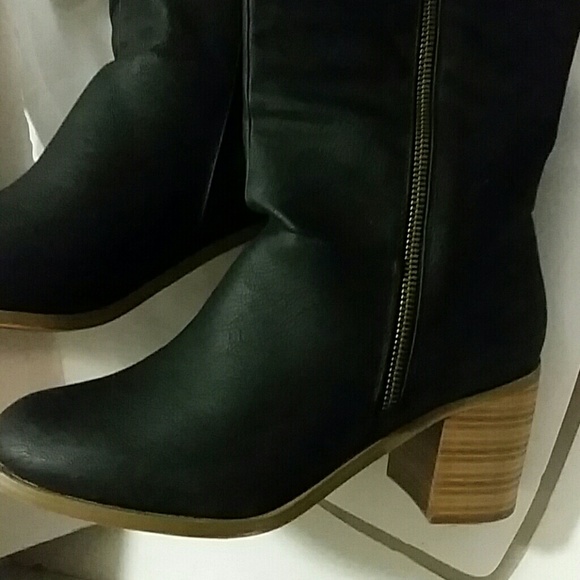 Knee high boots - Picture 2 of 2