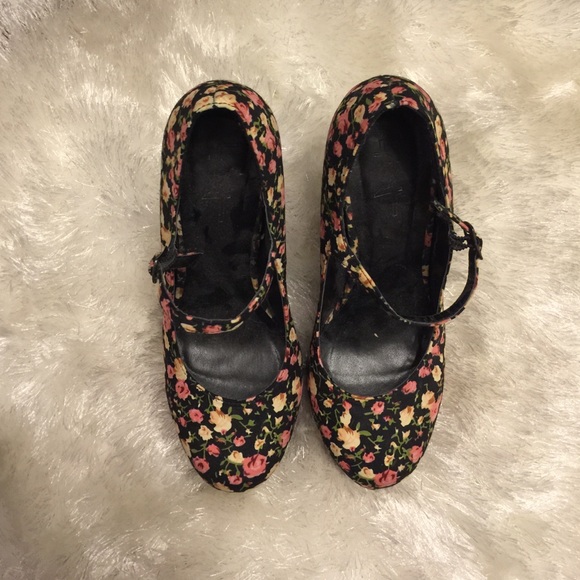 Forever 21 floral platform Mary Janes.