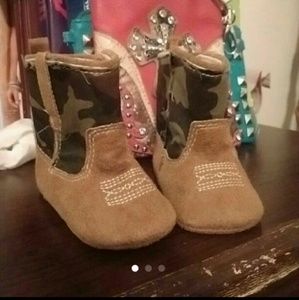 6/9 months baby boy camo sway boots/ New