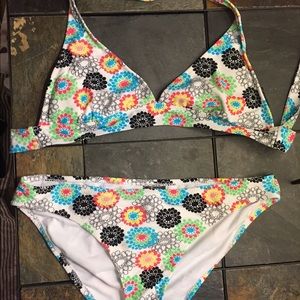 Old Navy white floral bikini. Worn once. Size M