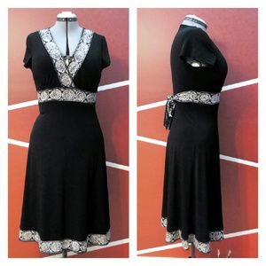 Wrap-looking short sleeve stretchy midi dress