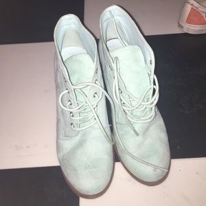 Gorgeous light blue heels