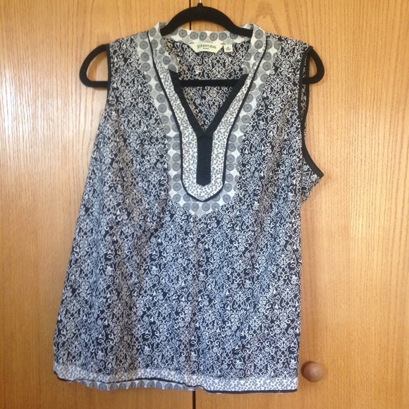 Patterned Sleeveless Top - Picture 1 of 3