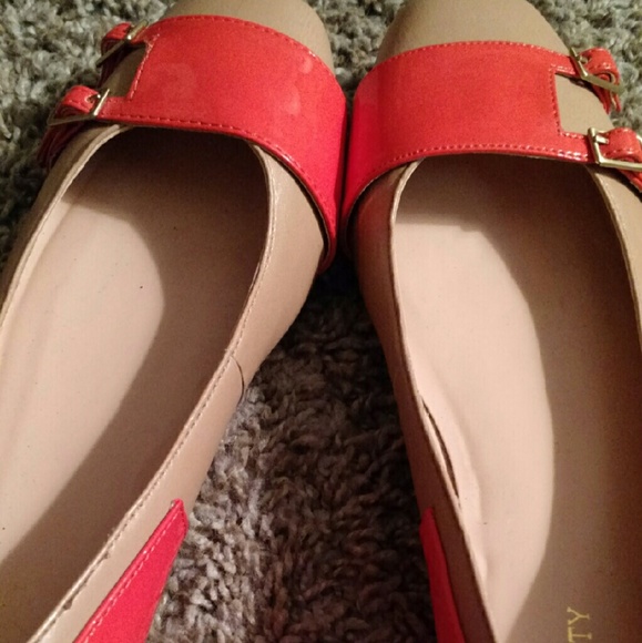 Sole Society Orange and Tan Flats - Picture 1 of 4