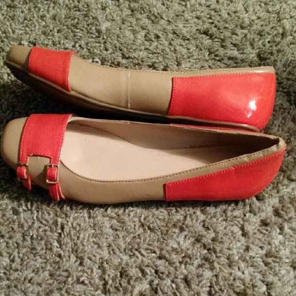 Sole Society Orange and Tan Flats - Picture 2 of 4