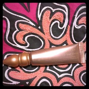 Urban Decay shimmery gold eye primer
