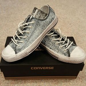 Converse Chuck Taylor Ox. US women's size 9.5