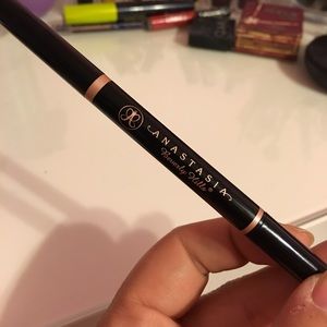 Anastasia Beverly Hills Brow Definer