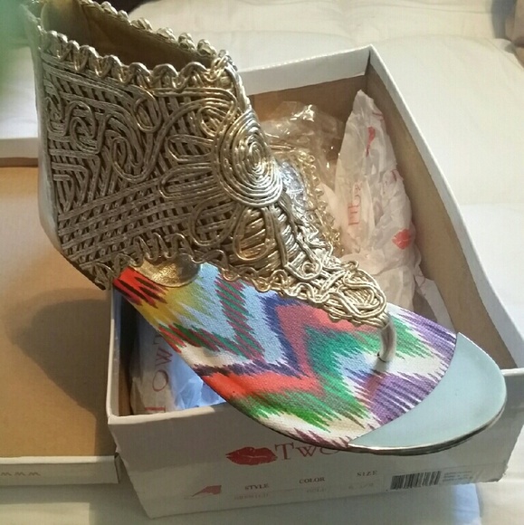 🌷Two Lips gold woven gladiator sandals 6.5🌷 - Picture 1 of 2