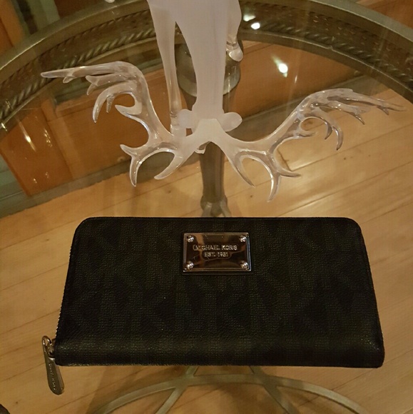 Michael kors jet set wallet