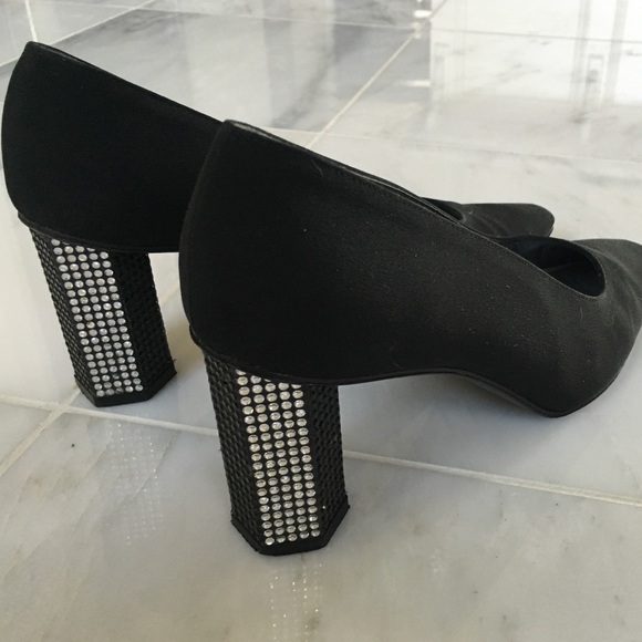 Stuart weitzman black fabric pumps 7 crystal heel