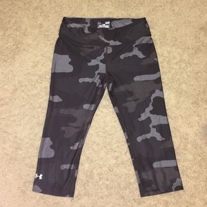 Women's Under Armour quarter length camo leggings