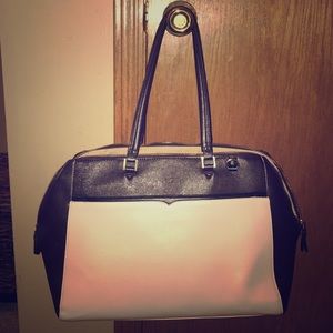 Large handbag! Can easily fit laptop! EUC