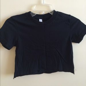 Black cropped tee