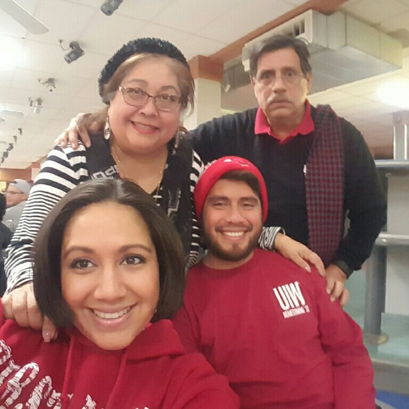 Meet your Posher, Stephanie - Picture 2 of 3