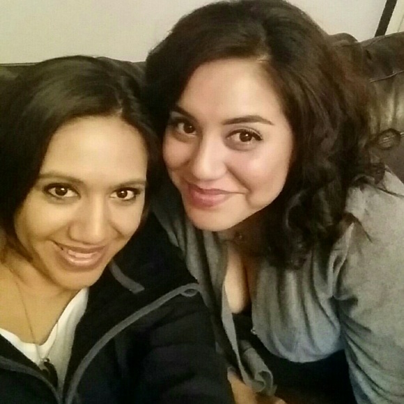 Meet your Posher, Stephanie - Picture 3 of 3