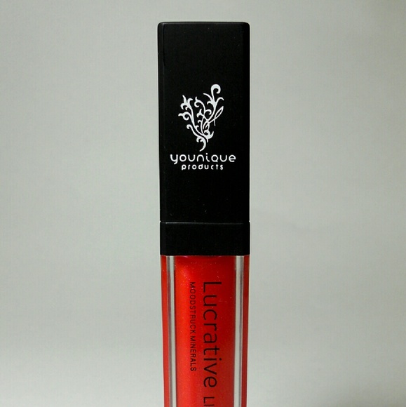 Younique Lucrative Lip Gloss!